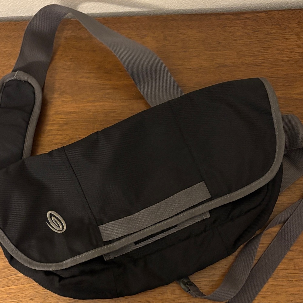 Timbuk2 Black & Gray Messenger Mini Bag‎ w/internal tablet pocket